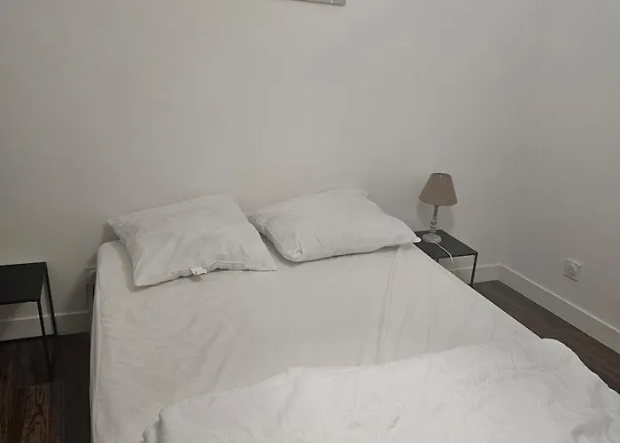 Апартаменты A 5km De Montauban A