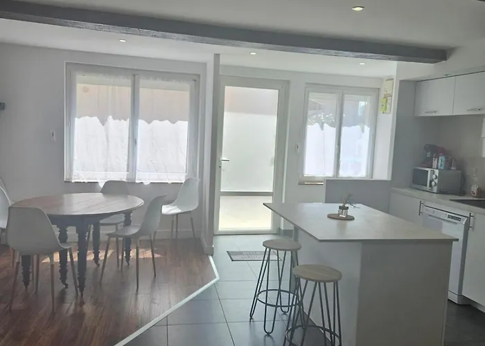 Апартаменты A 5km De Montauban A *