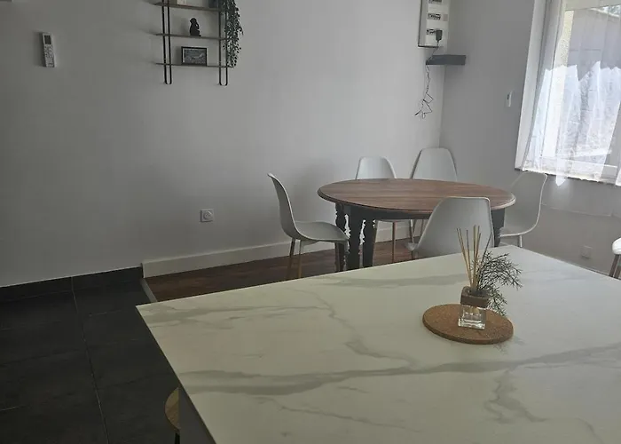 Апартаменты A 5km De Montauban A